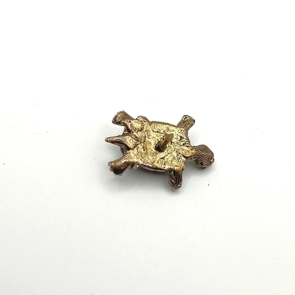Vintage Turtle Tie Tack Lapel Pin Gold Tone Black Gold‎ Fleck Cabochon Shell